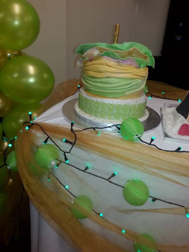 Green balloon cake lights