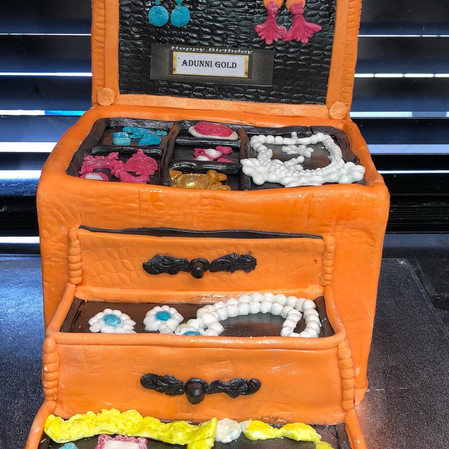 Jewellery box cake