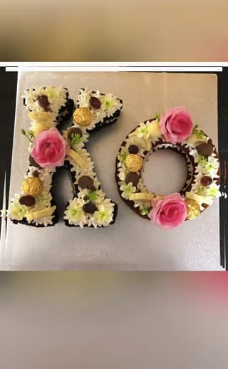 Ko flower letters cake