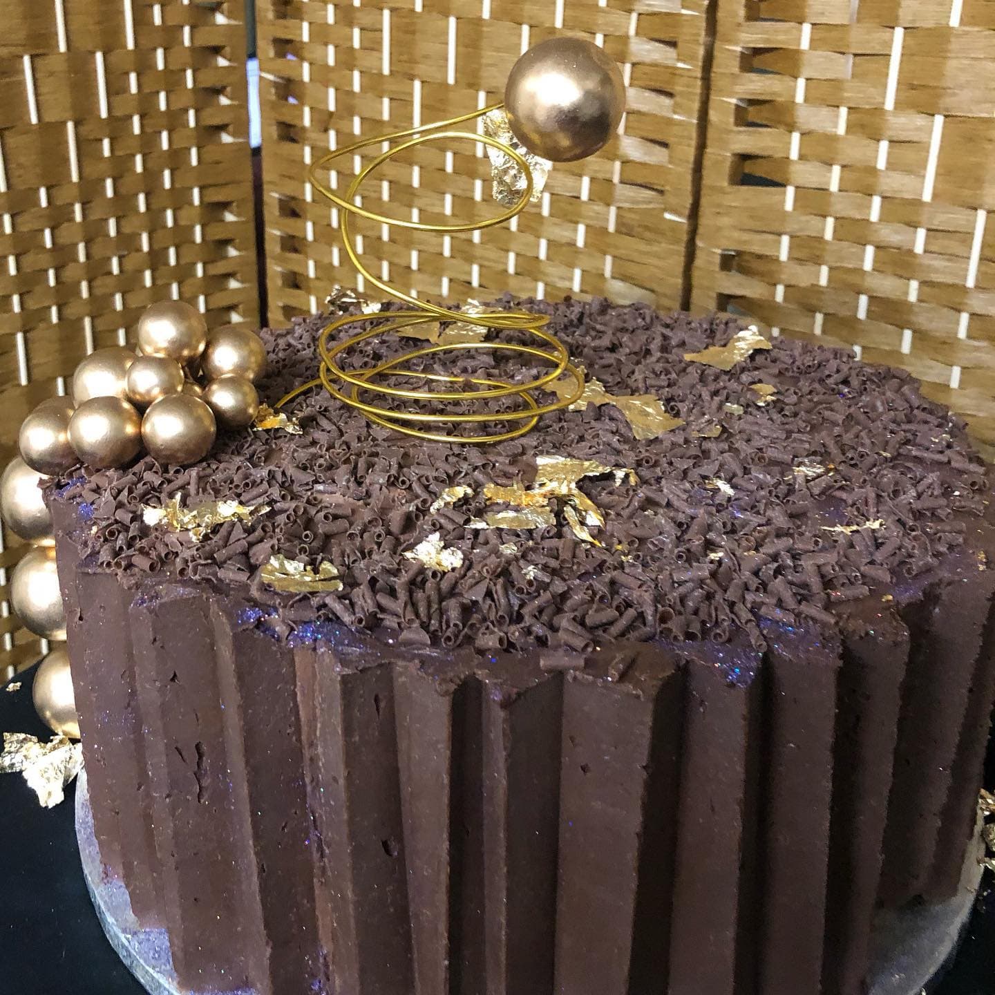 Pearl chocolate cake