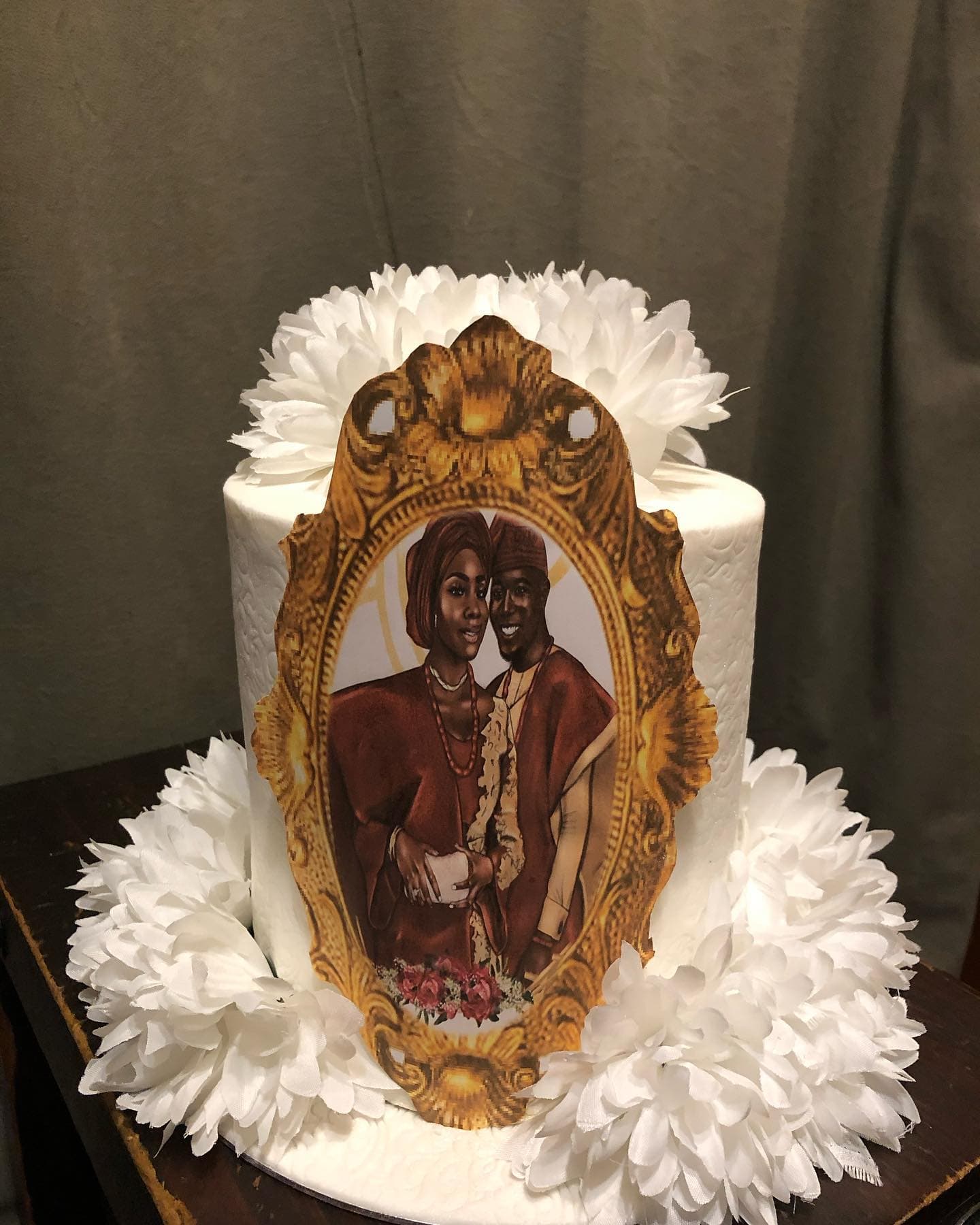 Portrait flower cake