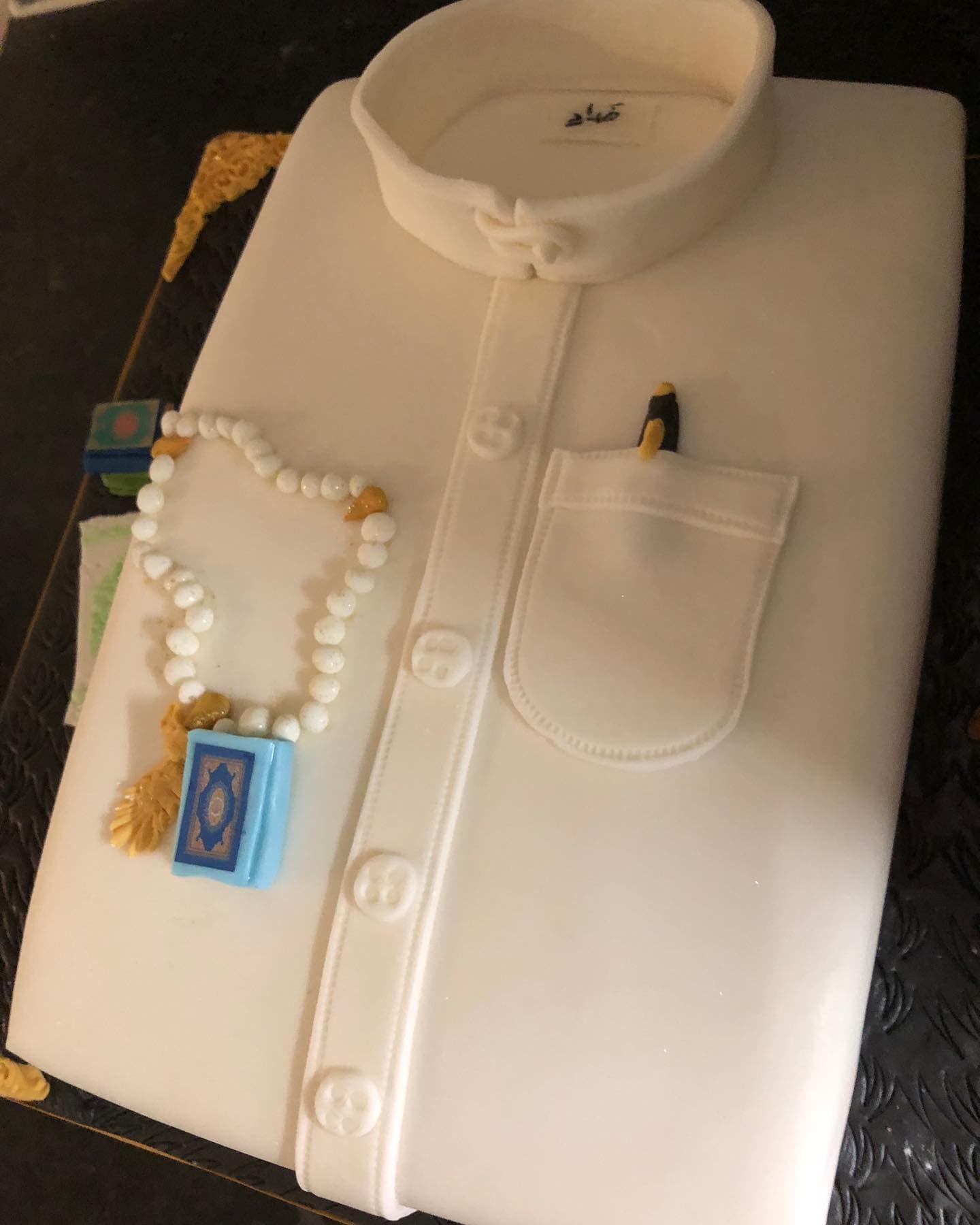 Shirt cake plain