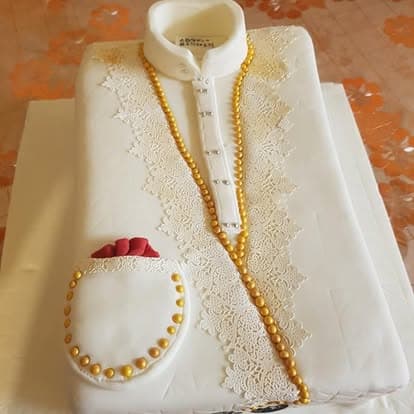 Shirt necklace cake