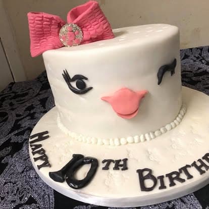 Swan 10th birthday cake
