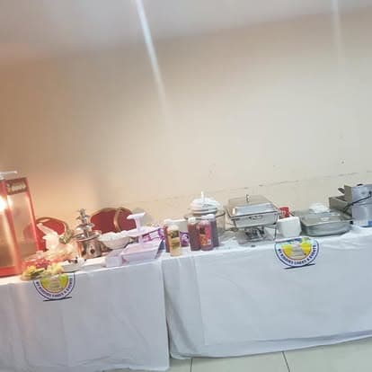 Food trays table