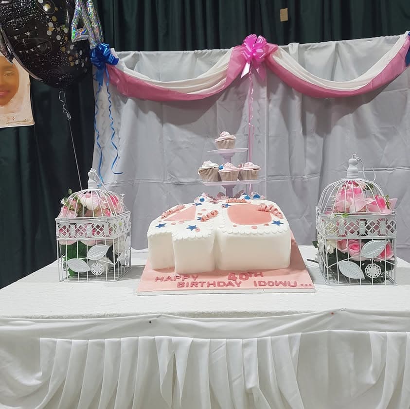 Cake table tulle setup