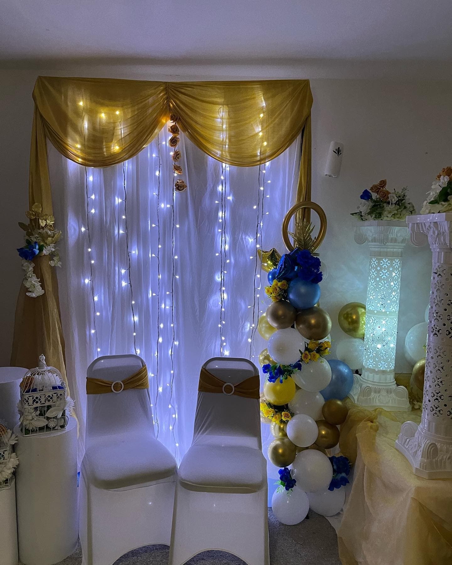 Curtain lights gold