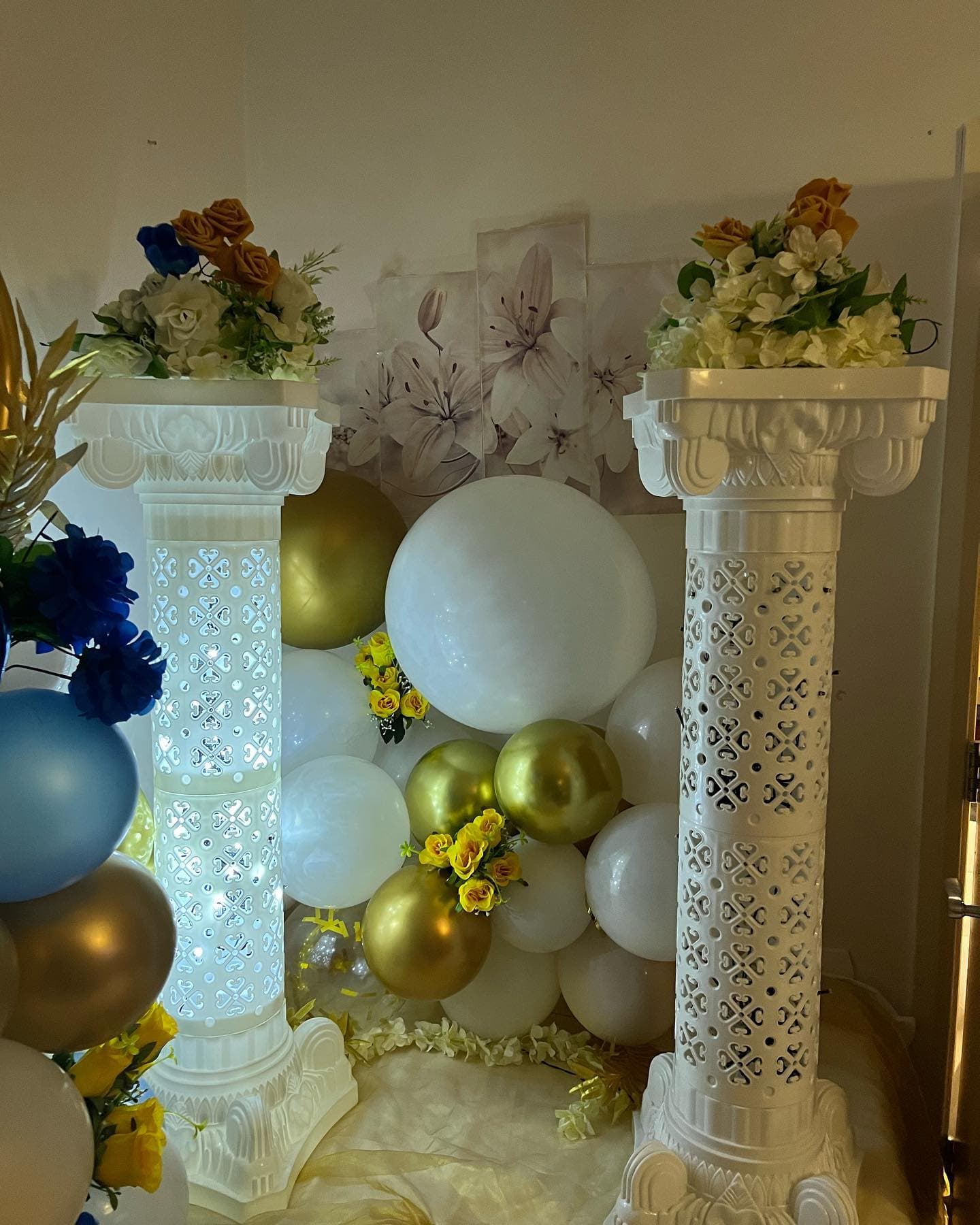 Pillars balloons